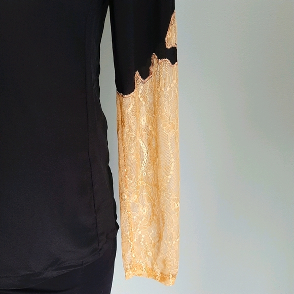 🅱️🅾️G🅾️ 100% Silk black top with lace cutout - Picture 6 of 13